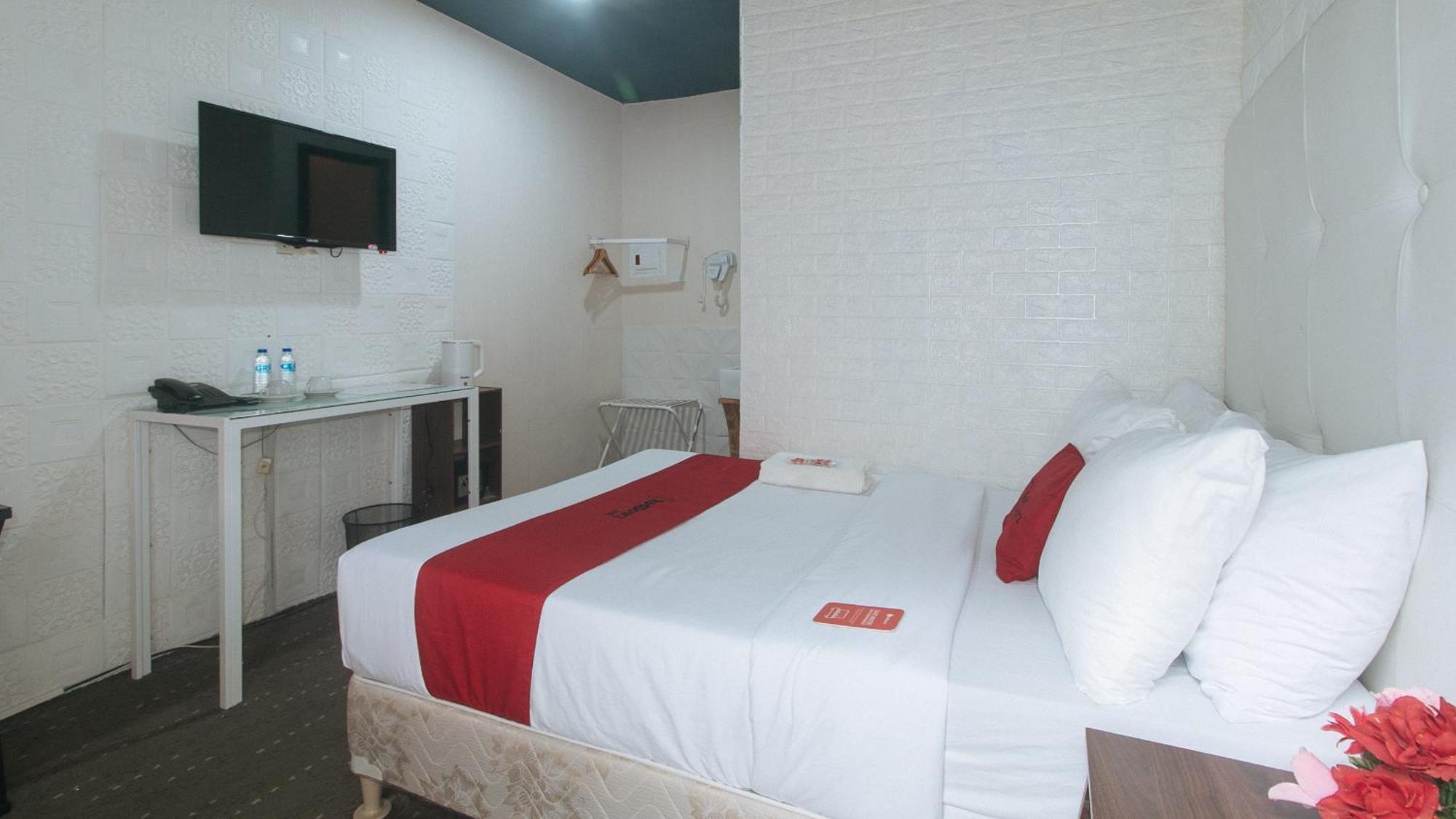 Reddoorz Premium At The Grand Peninsula Suites Balanga Exterior photo