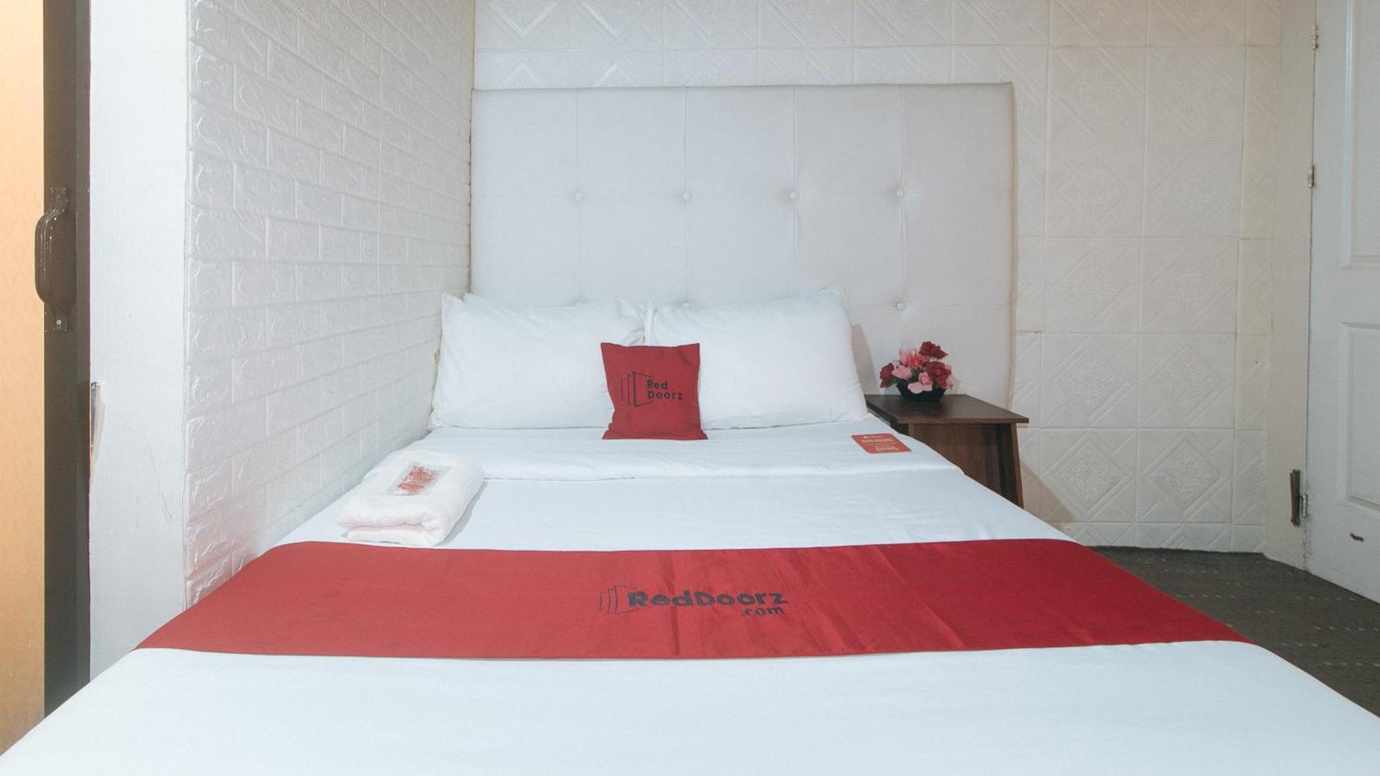 Reddoorz Premium At The Grand Peninsula Suites Balanga Exterior photo
