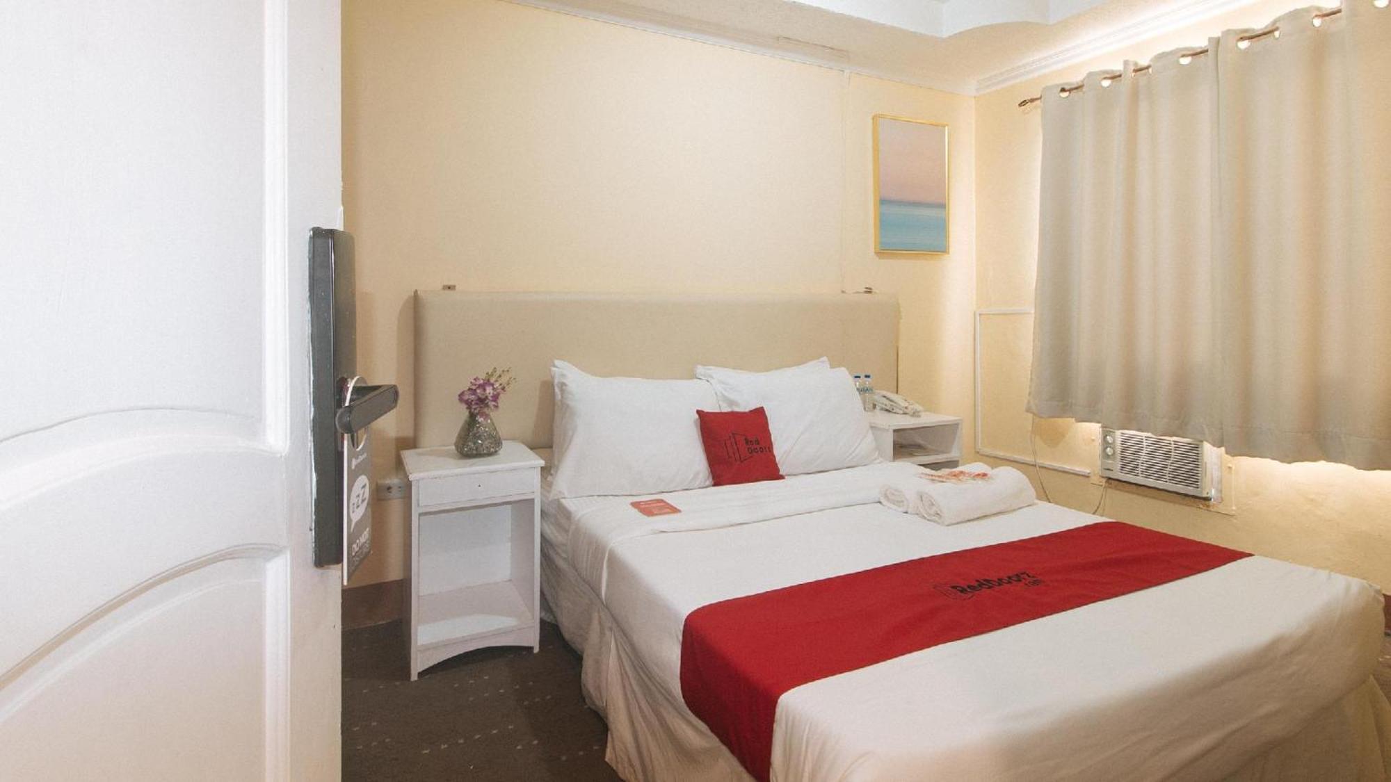 Reddoorz Premium At The Grand Peninsula Suites Balanga Exterior photo
