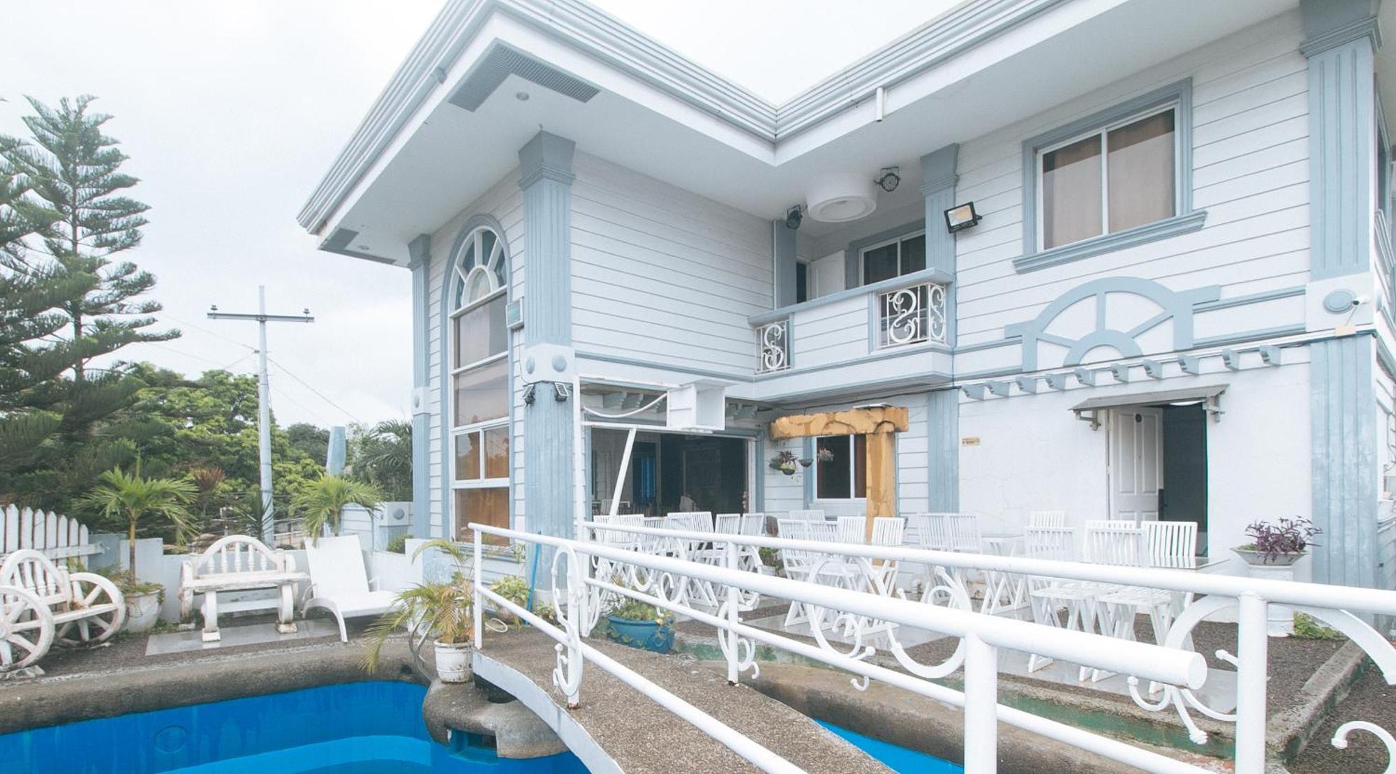 Reddoorz Premium At The Grand Peninsula Suites Balanga Exterior photo