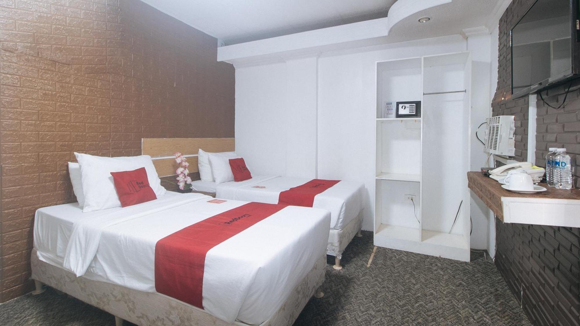 Reddoorz Premium At The Grand Peninsula Suites Balanga Exterior photo